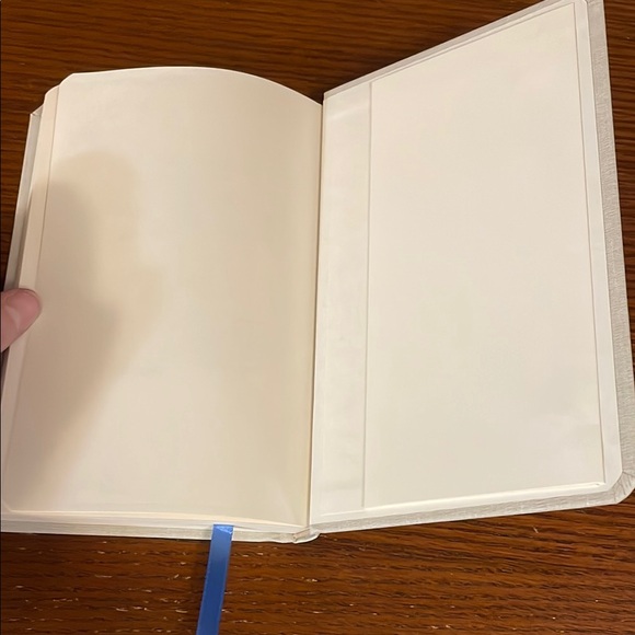 New Quarterly Planner - Michael Hyatt - Textured Cream Cover and Blue Bookmark - Picture 14 of 16